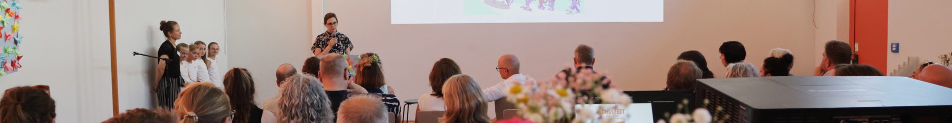 Einweihungsfeier des neuen Schulgebäudes am Ohrnsweg